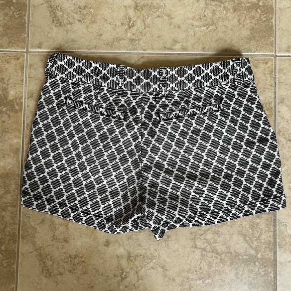 Gap Khaki shorts like new - Picture 2 of 3